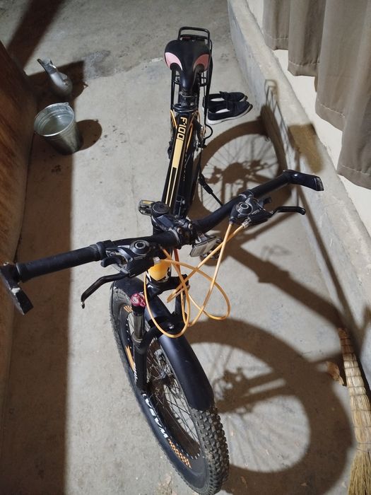 Velosiped sotiladi katta pakrushkalik
