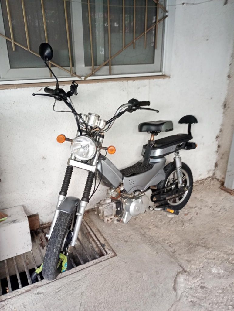 Педалите 50кубика 4т