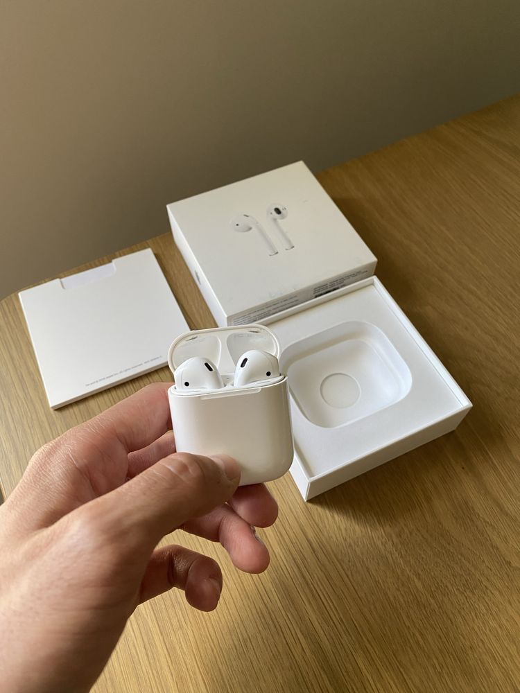 Apple AirPods 2 слушалки