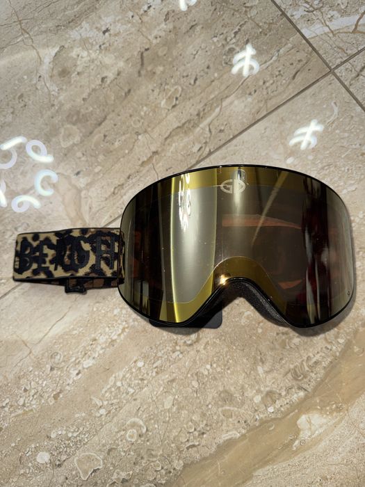 Дамски ски очила и ръкавици Goldbergh