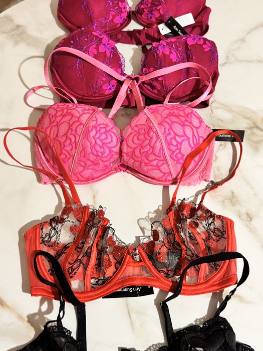 Vând articole de lenjerie intimă Ann Summers, noi cu etichetă.