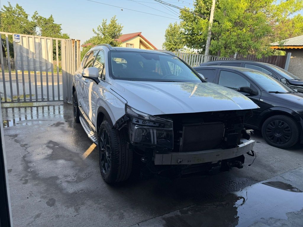Hiunday Santa Fe an 2021 avariat