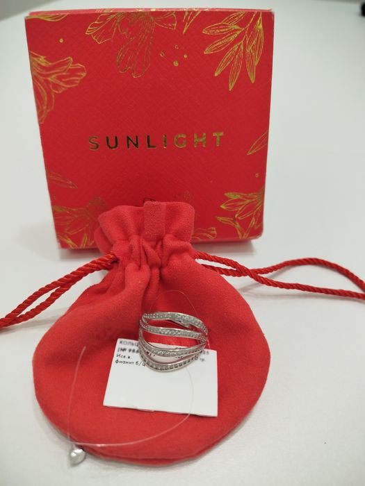 Серебряное кольцо новое  4 гр размер 16,5 бренд Sunlight  из Москвы