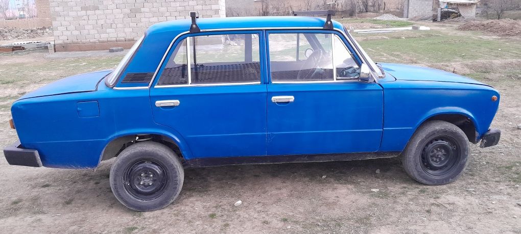 VAZ 21011 SEDAN ...