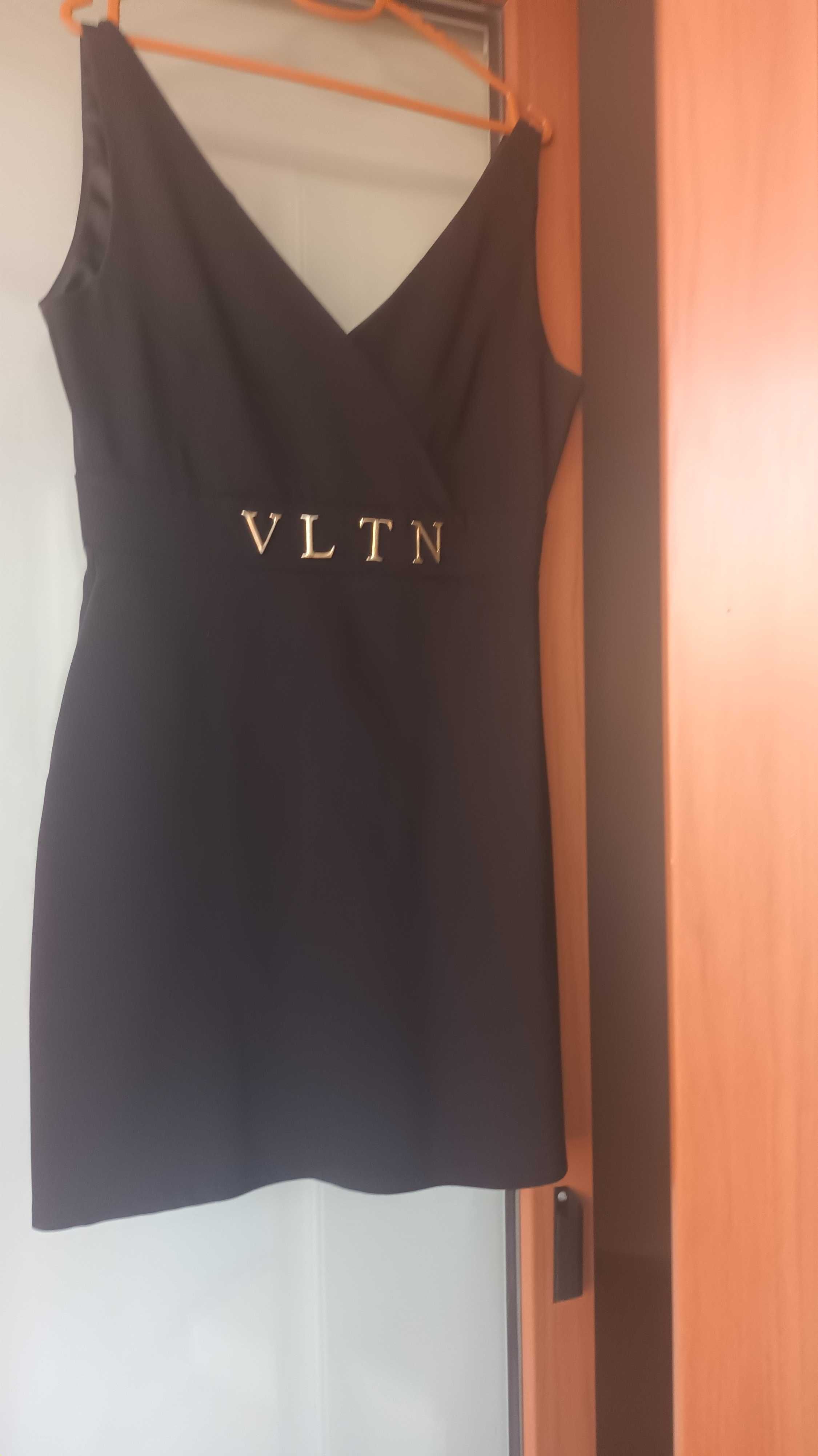 Уникална рокля на марката VALENTINO