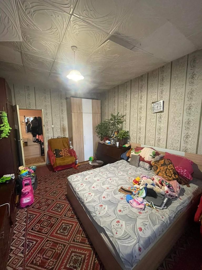 Продава се Четиристаен апартамент в Търговище, Център - 123300 кв.м за 2 €/кв.м - Снимка #5