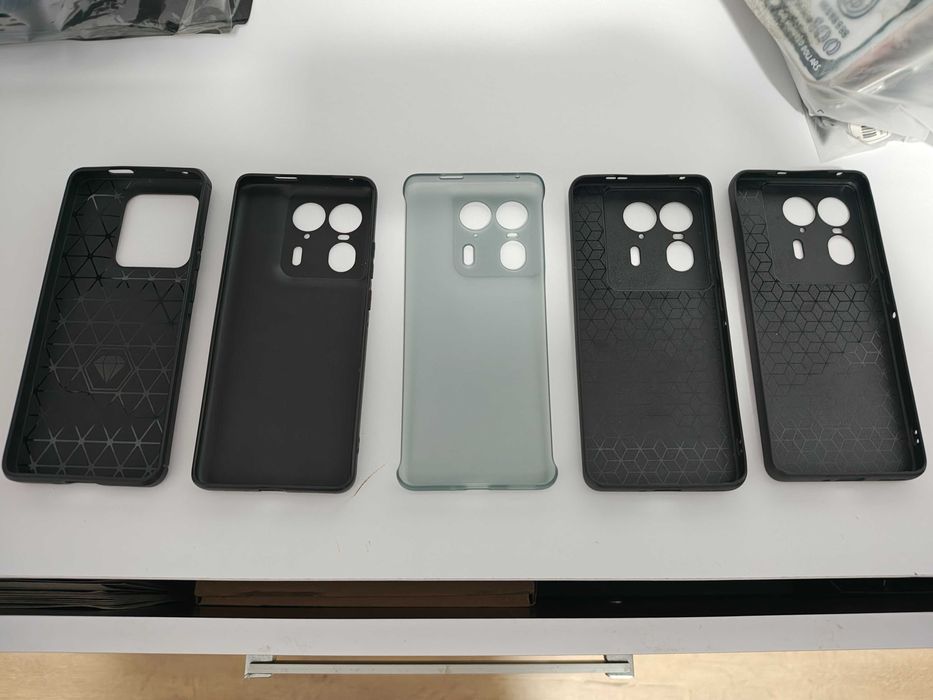 Huse Motorola Edge 50 Ultra noi