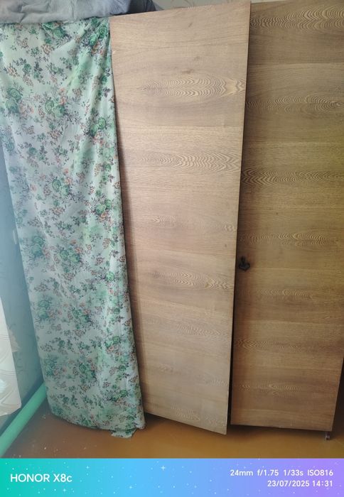 Продам шкаф с антресолью