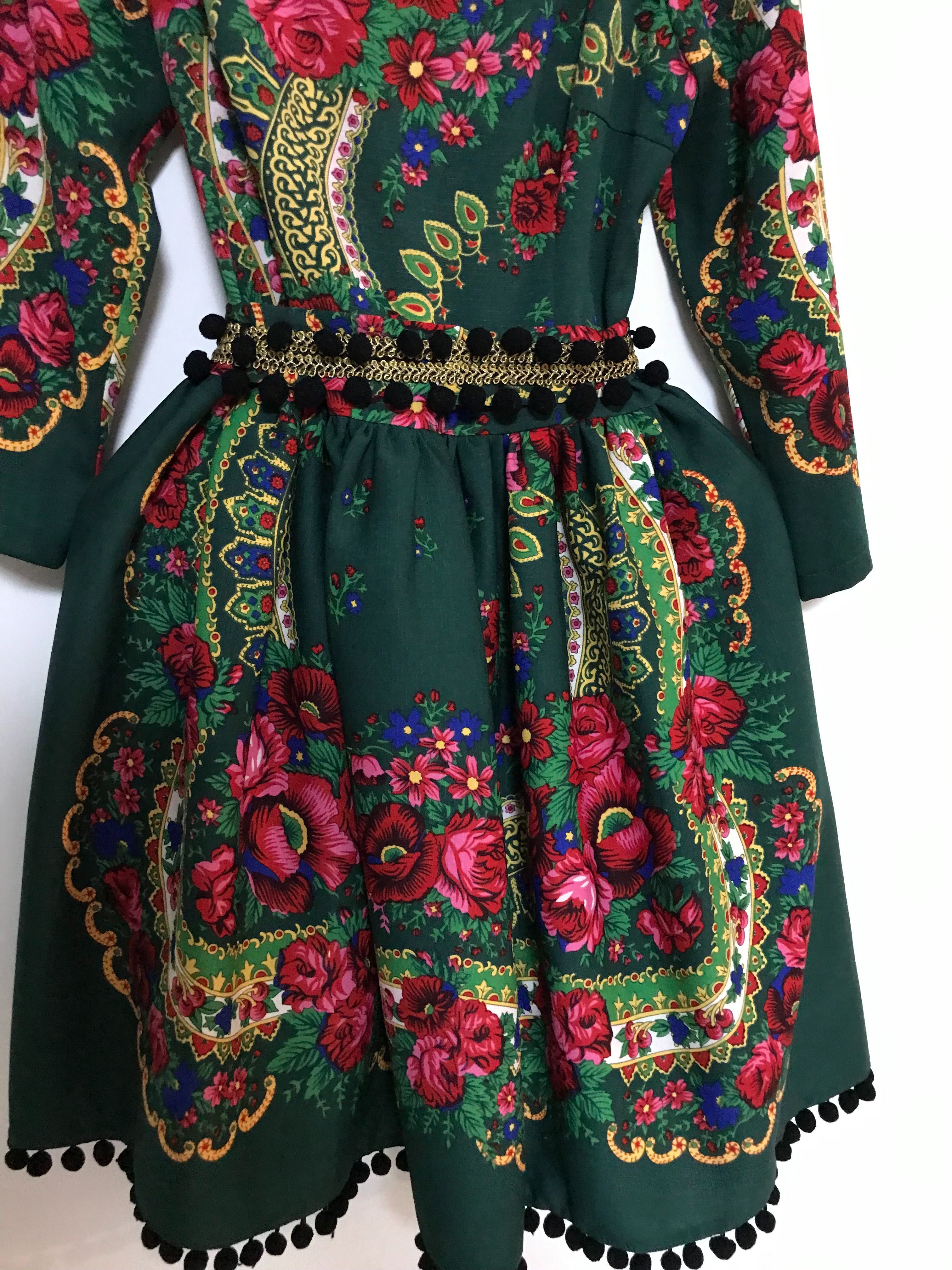 Rochie verde tradiționala cu tull