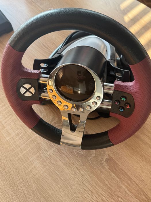 Чисто нов волан с педали за игри