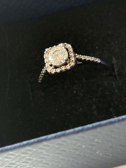 Годежен пръстен с цирконии