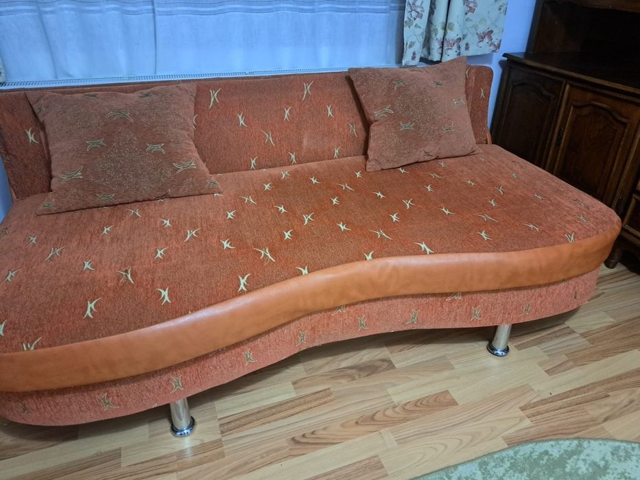 Vând canapea extensibilă.