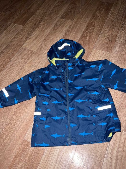 Детскую куртку-ветровку