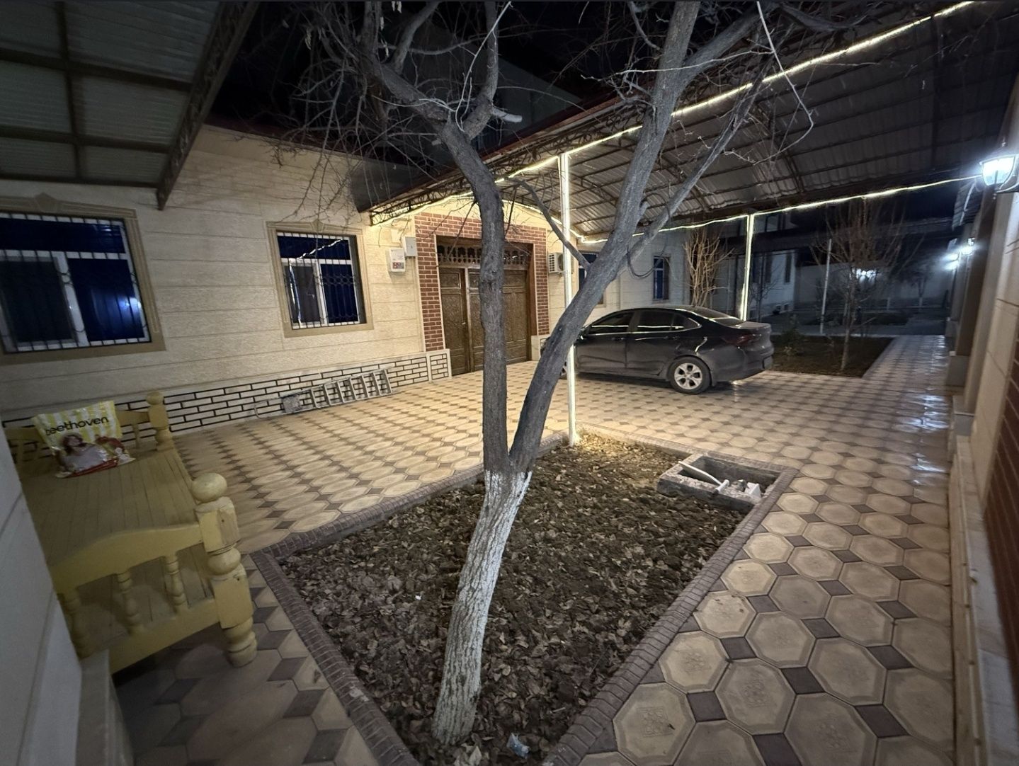 The yard is for long-term rent in Karshi