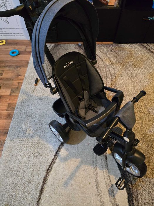 Децка триколка чисто нова