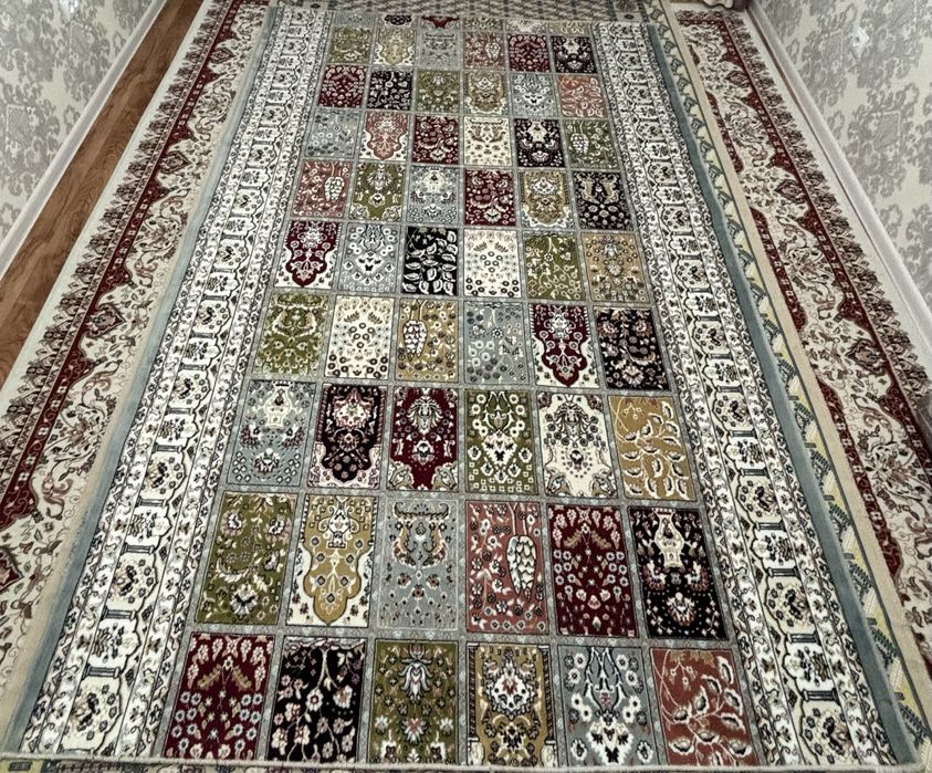 Ковер и 2 мини ковра(дорожки)