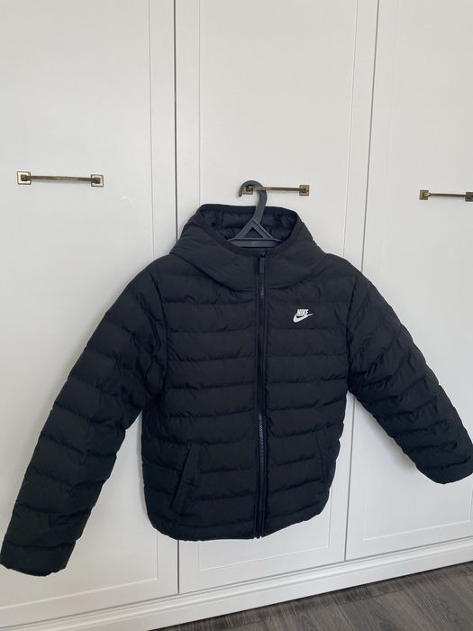 Продам демисезонную куртку NIKE район АДК