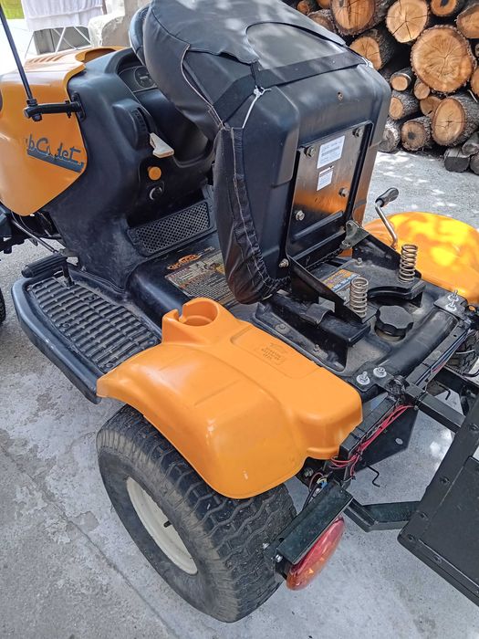 Vand Tractoraș Cub Cadet