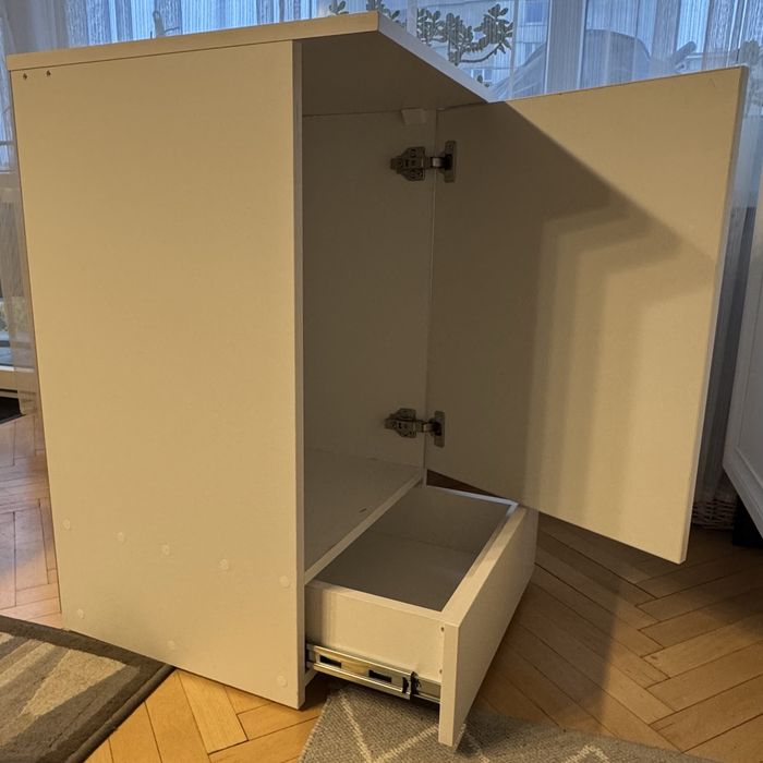 Продавам чисто нов шкаф