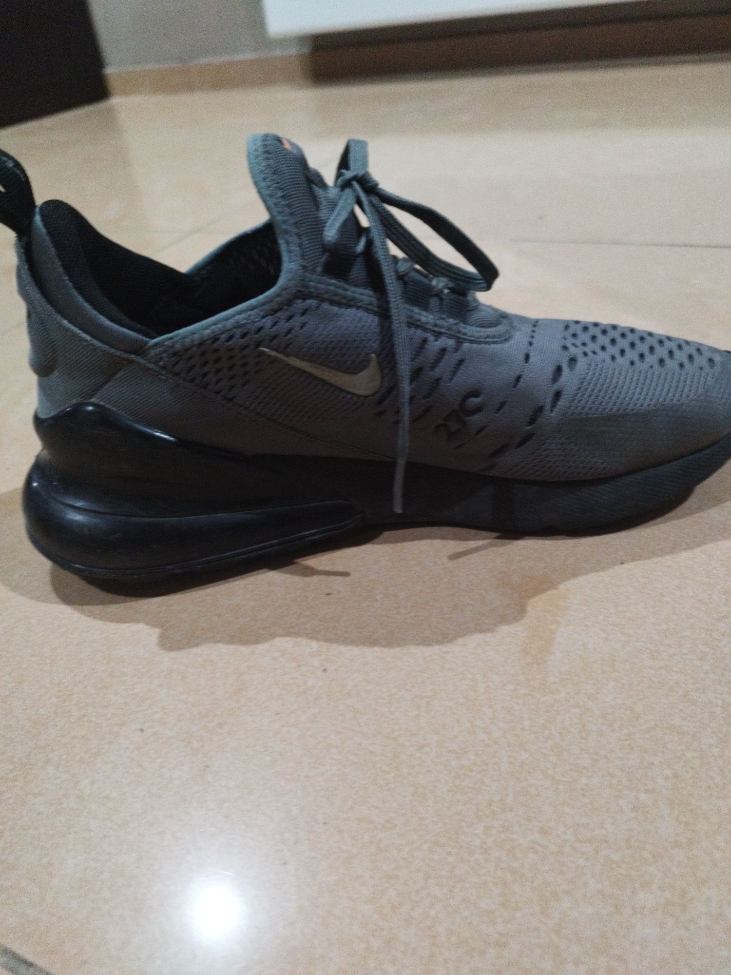 Обувки на nike Air max 270