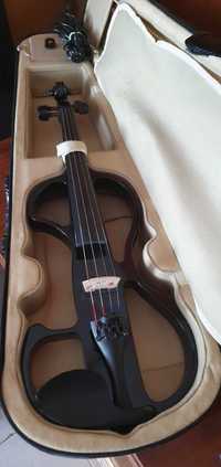 Електрическа цигулка цяла с кълъф и аксесоари в ново състояние