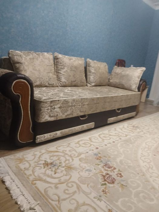 Продаётся диван.