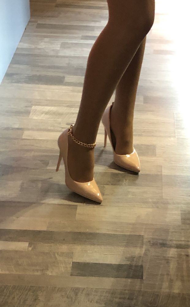 Pantofi cu toc nude