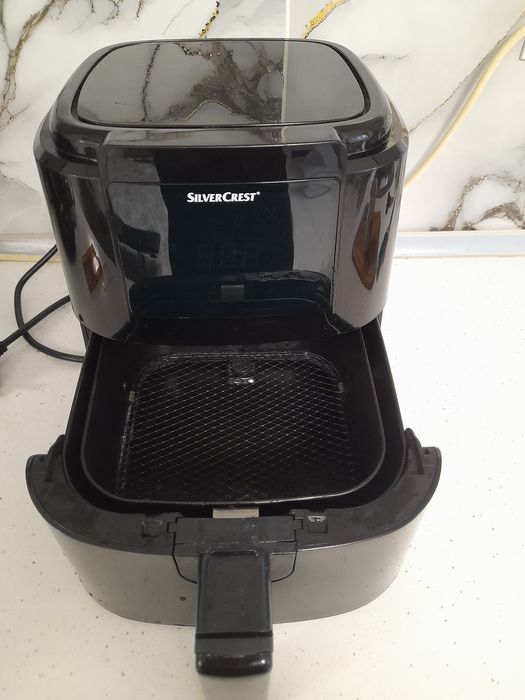 Vând friteuza ca noua