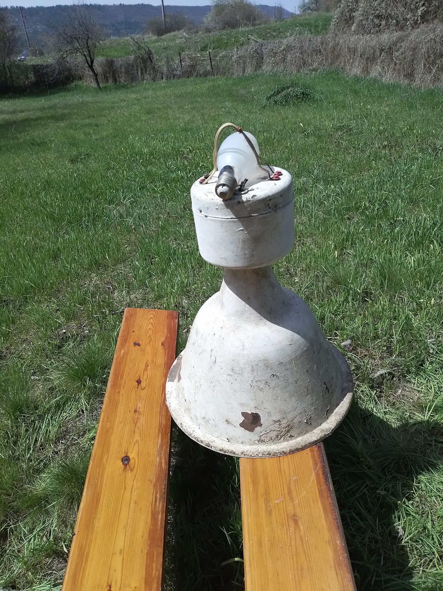 Лампа за двара и градината