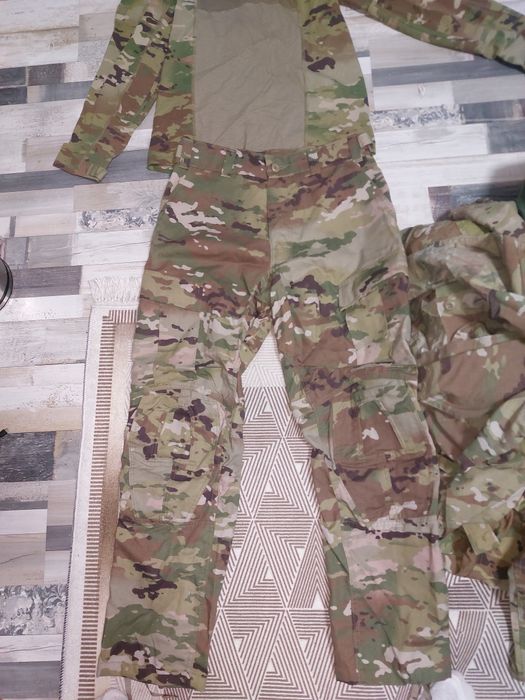 Vând  mai multe compleuri