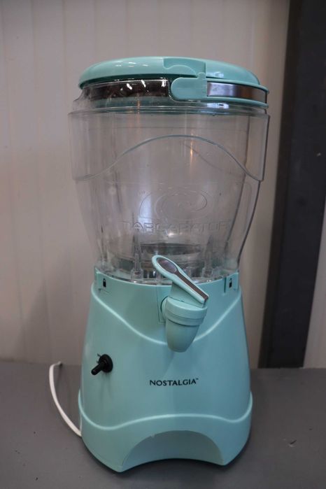 Машина за замразени напитки Nostalgia - чучур от неръждаема стомана