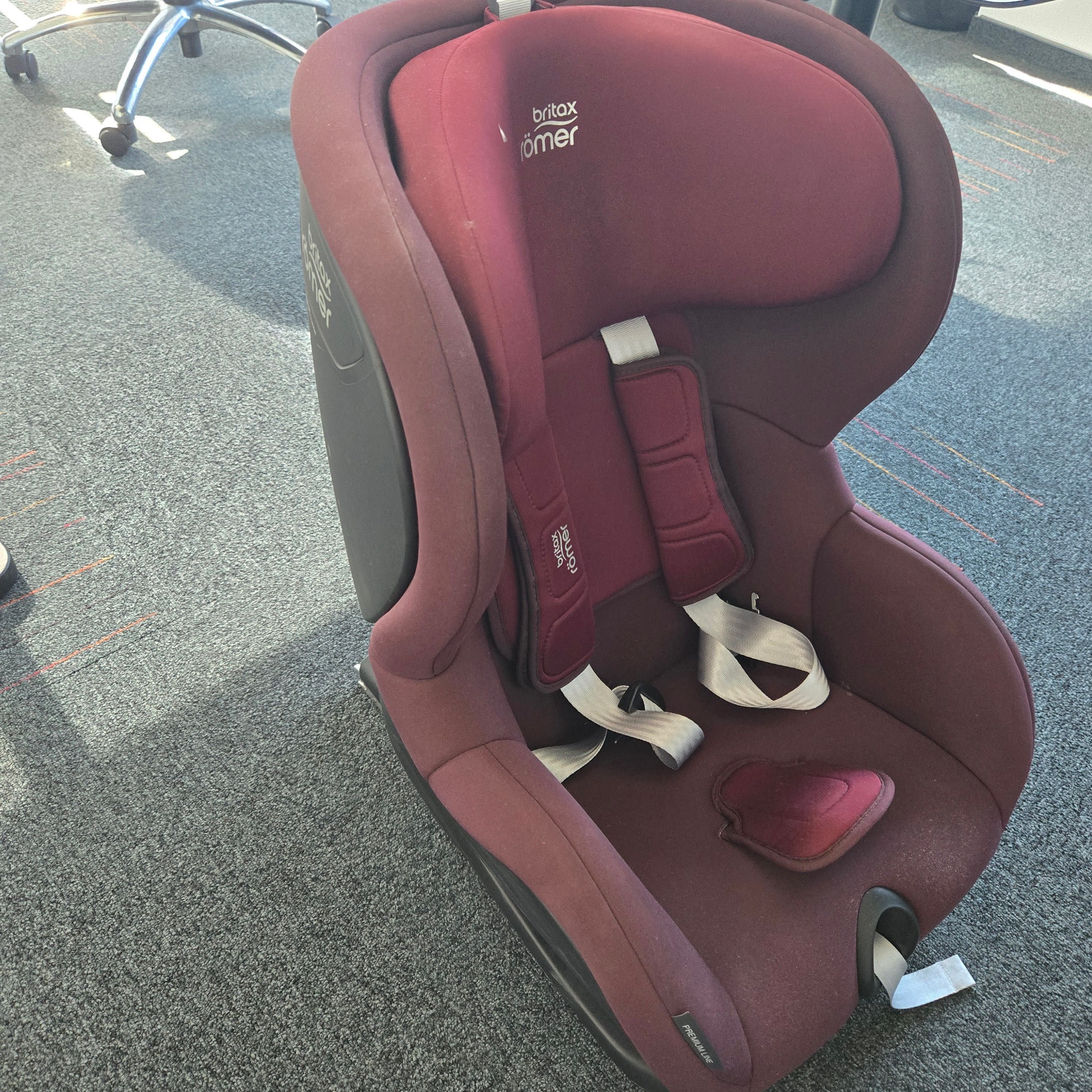 Столче за кола Britax Römer Trifix i-size 76-105cm 22кг+ПОДАРЪК кошара