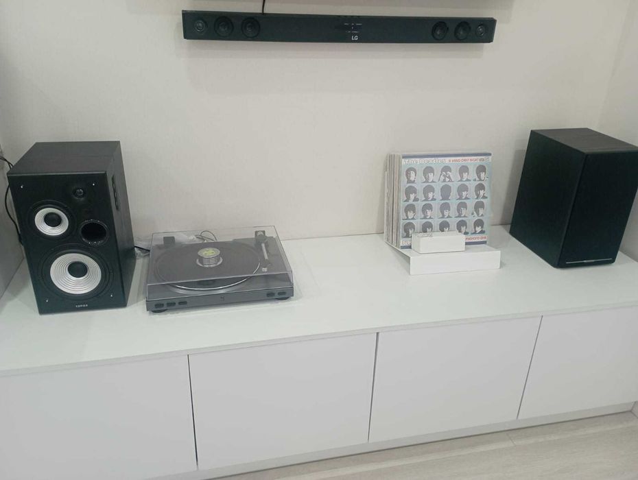 виниловый проигрыватель с колонками