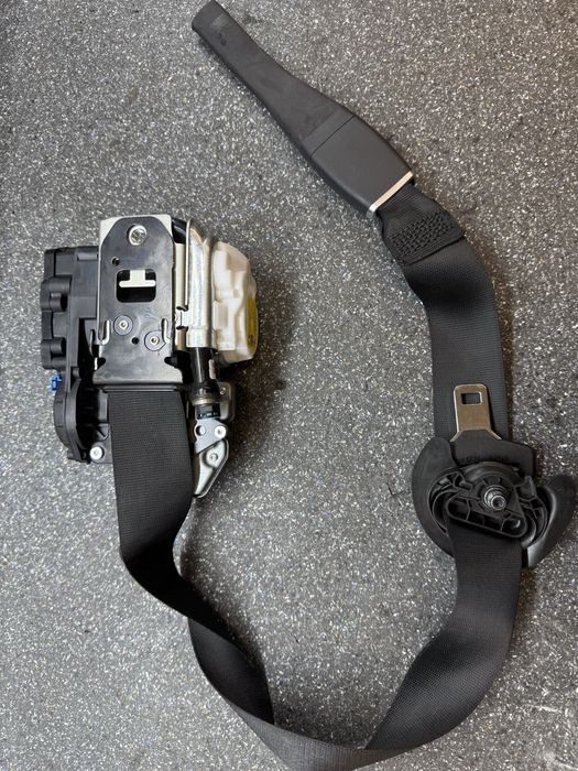 Mercedes W223 Преден ляв колан