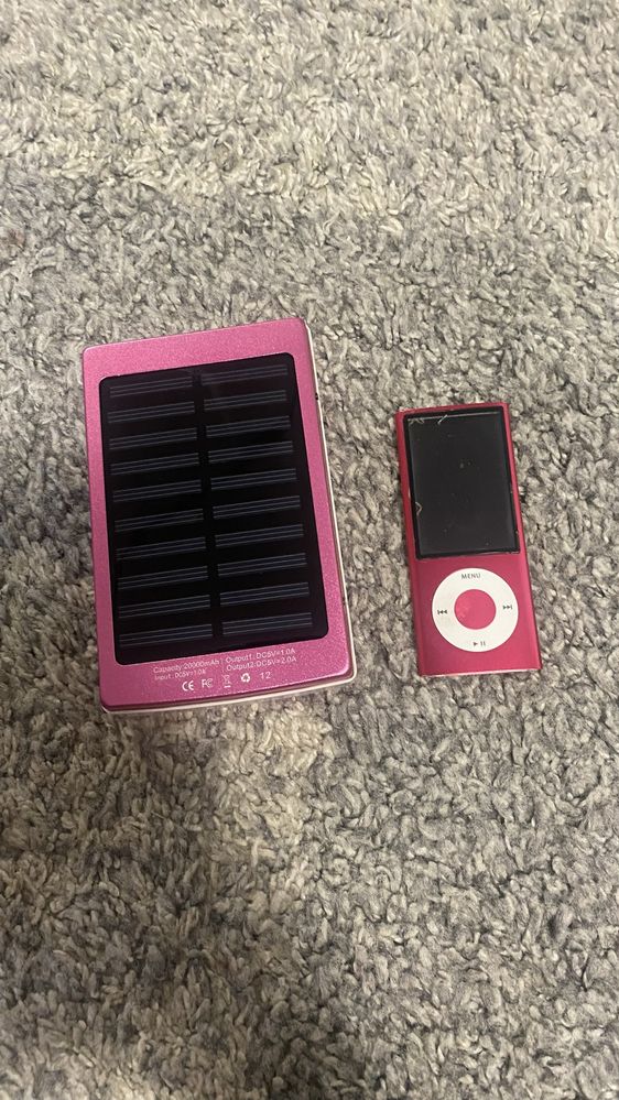 Ipod si baterie externa solara