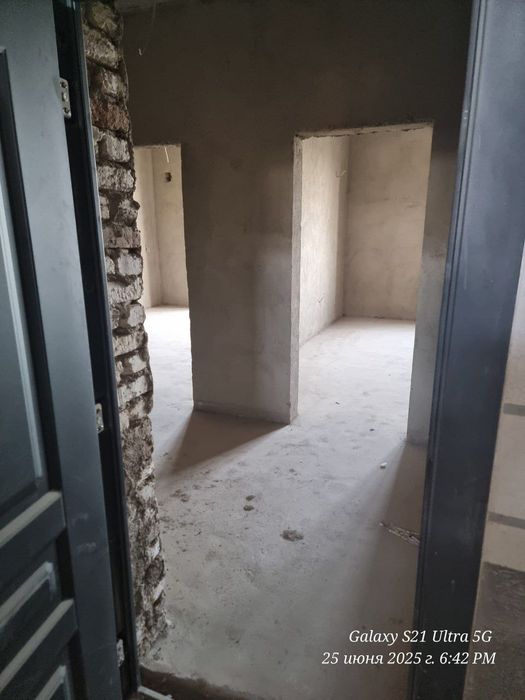 Shahar markazidan srochna uy sotiladi