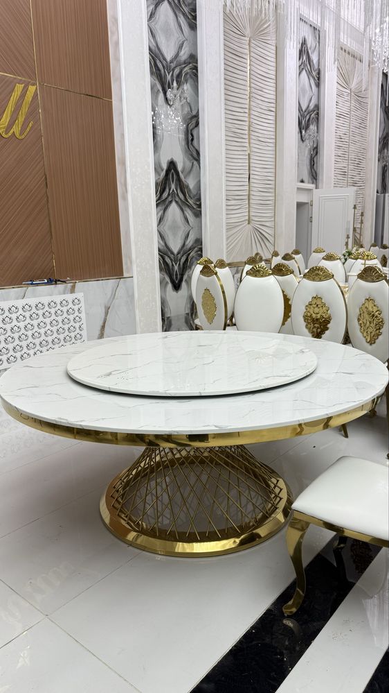 Продам стол  стульчикдля ресторана