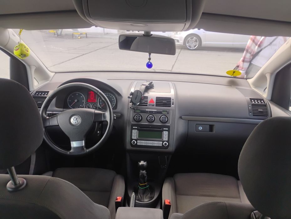 Vând Touran 1.9 tdi
