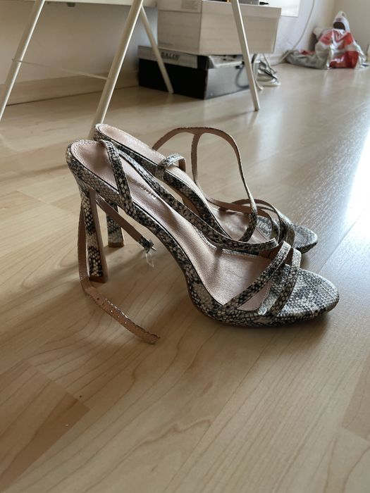 Сандали на ток