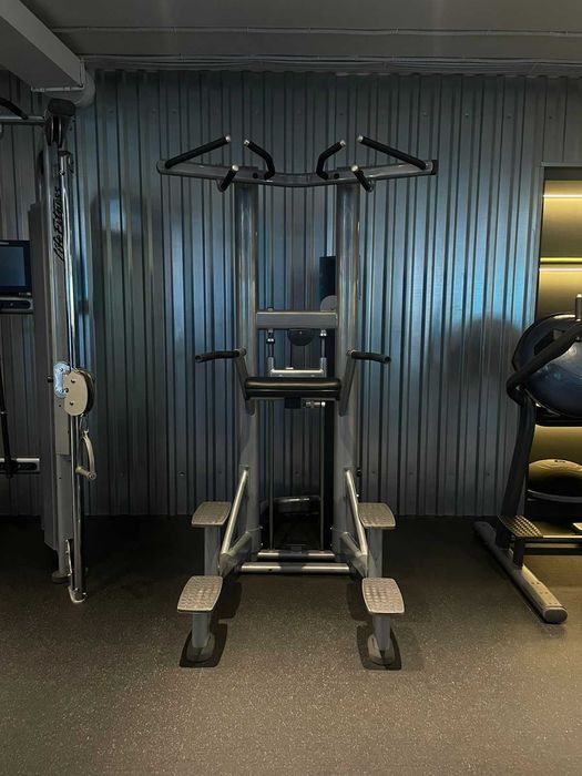 Продам тренажер гравитрон Life Fitness