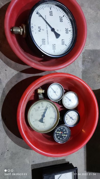 Манометры, советские и немецкие рабочие