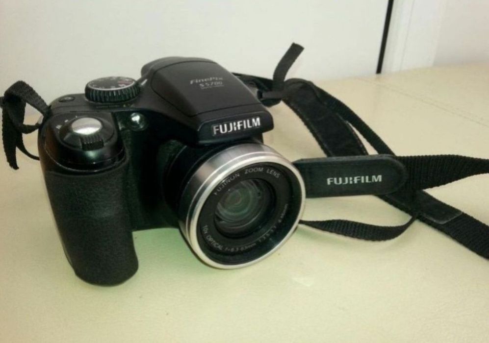 camera foto Fujifilm 5700 funcțională, stare buna

Vand Fujifilm Finep