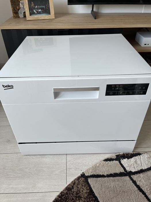 Vand masina de spalat vase compacta!