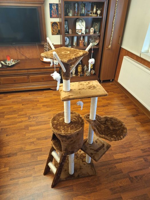 Vand loc de joaca pentru pisica NOU