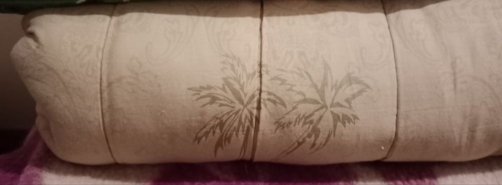 Продам одеяла разные,дорожки