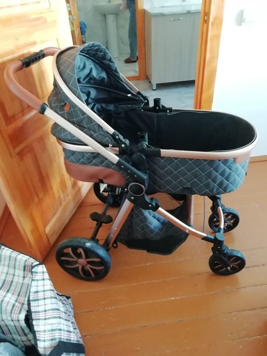 Продам коляску для новорожденных