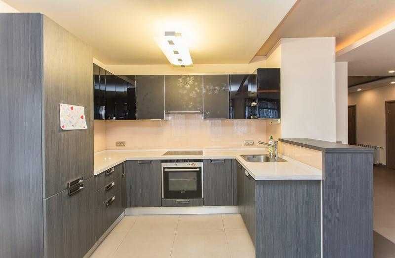 Дава се под наем Тристаен апартамент в София, Редута - 98 кв.м за 408 € - Снимка #1