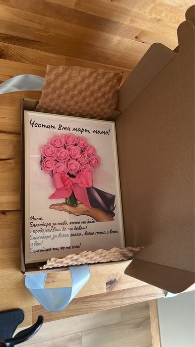 Ръчно изработена 3Д рамка с вечни рози подходяща за различни празници