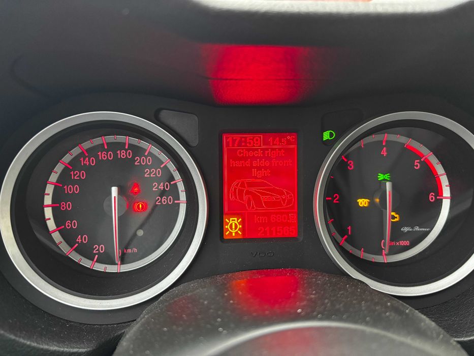 Alfa Romeo 159 1.9 JTDm 8v – Lovită față, motor bun – 211.565 km