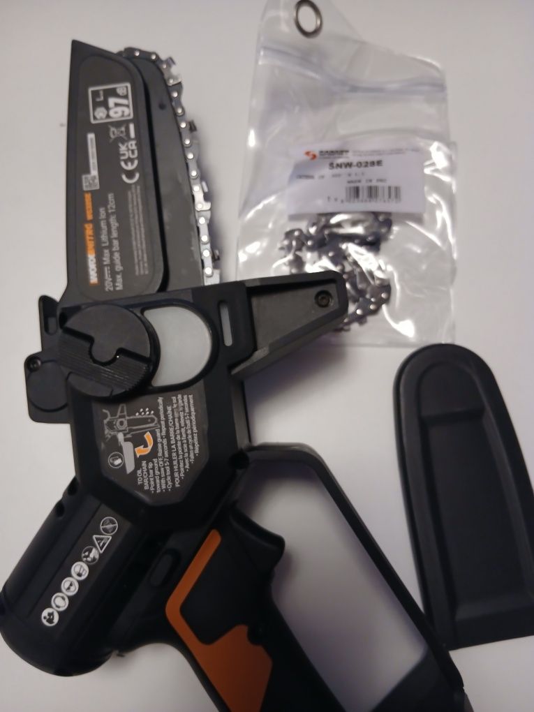 Ferăstrău cu lanț pe acumulator Worx WG 325 E.9